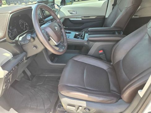 Used 2021 Toyota Sienna Platinum FWD image 17
