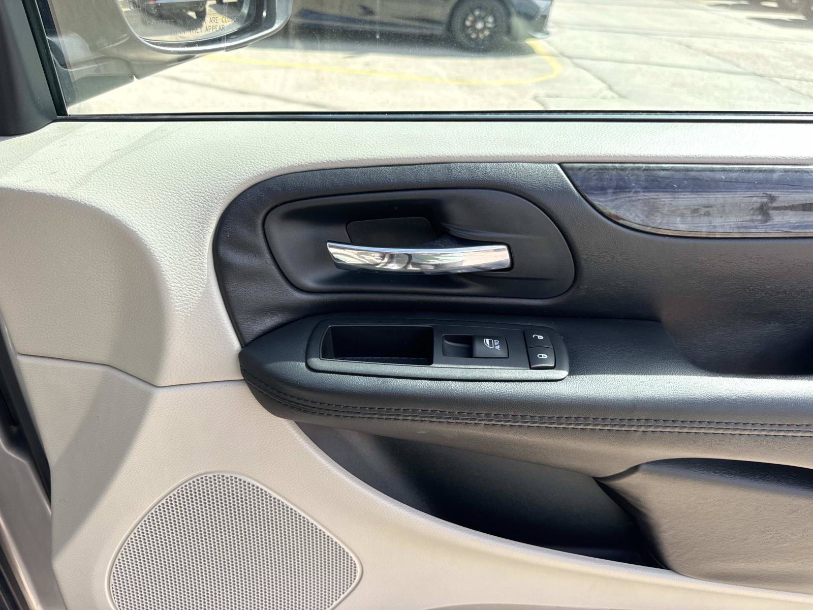 Used 2017 Dodge Grand Caravan SE w/ Power Window Group FWD image 15