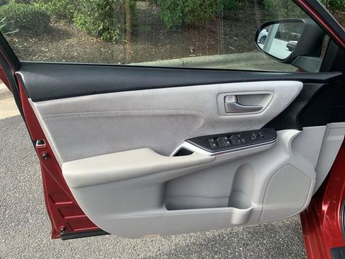 Certified 2017 Toyota Camry XSE FWD image 17