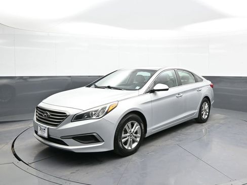 Used 2017 Hyundai Sonata SE image 1
