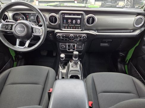 Used 2018 Jeep Wrangler Unlimited Sahara AWD/4WD image 7