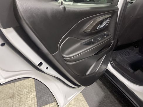 Used 2024 GMC Terrain SLE FWD image 15