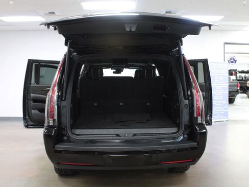 Used 2020 Cadillac Escalade ESV Platinum w/ Escalade Sport Edition image 9