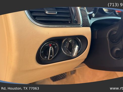 Used 2015 Porsche Macan Turbo image 24