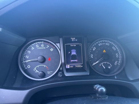 Used 2021 Toyota Tacoma TRD Off-Road image 6