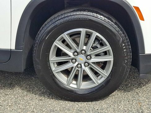 Used 2023 Chevrolet Traverse LT AWD/4WD image 8