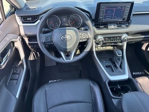 Used 2022 Toyota RAV4 XLE Premium image 16