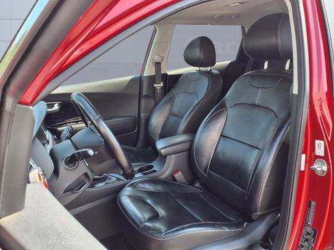 Used 2017 Kia Niro Touring image 3