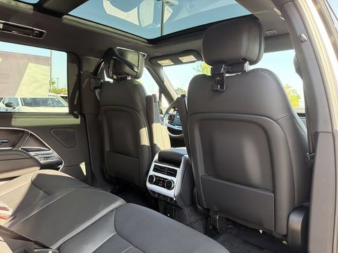 New 2026 Land Rover Range Rover Long Wheelbase SE AWD/4WD image 15