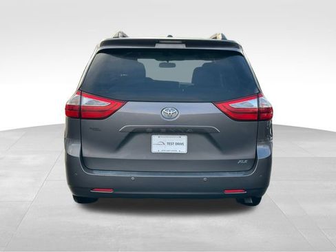 Used 2015 Toyota Sienna XLE image 4