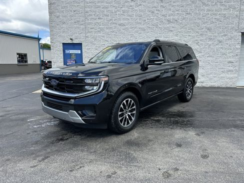 Used 2025 Ford Expedition Max Platinum AWD/4WD image 2