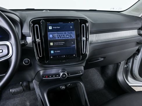 Certified 2025 Volvo XC40 B5 Core image 14
