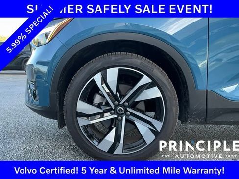 Certified 2025 Volvo XC40 B5 Ultra AWD/4WD image 5