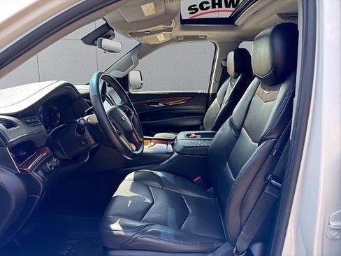 Used 2018 Cadillac Escalade ESV Premium Luxury w/ LPO, Radiant Package AWD/4WD image 27