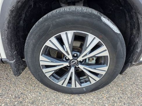 Used 2023 Nissan Rogue SV image 6