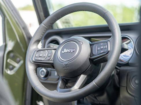 Used 2023 Jeep Wrangler Sport AWD/4WD image 16