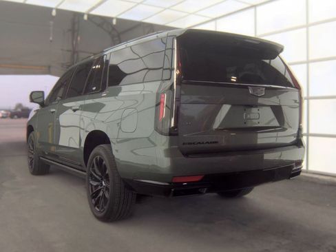 Used 2024 Cadillac Escalade ESV Sport w/ LPO, ONYX Package AWD/4WD image 6