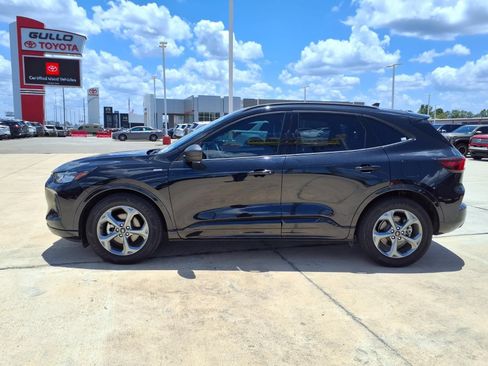 Used 2023 Ford Escape ST-Line w/ Tech Pack #1 FWD image 9