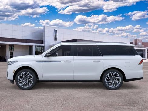 New 2026 Lincoln Navigator L Reserve AWD/4WD image 3