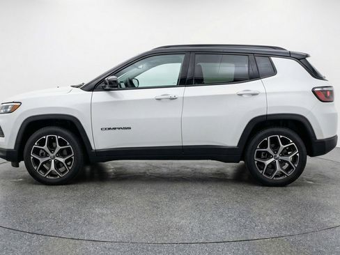 Used 2025 Jeep Compass Limited image 5