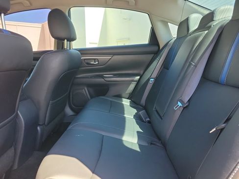 Certified 2018 Nissan Altima 2.5 SR w/ SR Midnight Edition FWD image 18