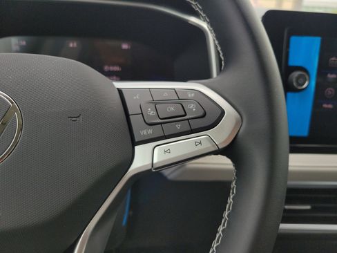 New 2026 Volkswagen Taos SE FWD image 30
