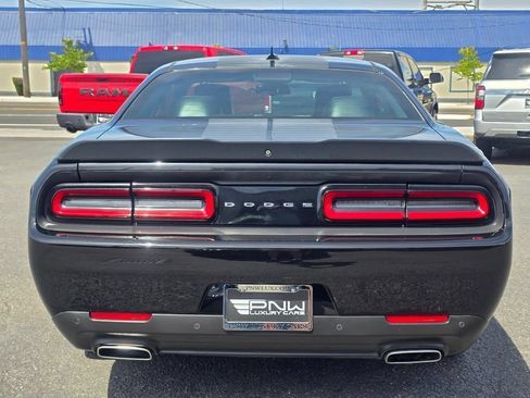 Used 2016 Dodge Challenger SXT Plus RWD image 7