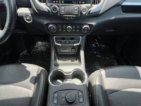 Used 2024 GMC Terrain SLT FWD image 3