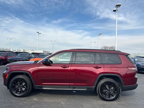 Used 2024 Jeep Grand Cherokee L Altitude AWD/4WD image 6
