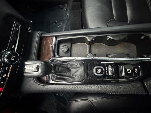 Used 2018 Volvo XC90 T5 Momentum w/ Momentum Plus Package image 37
