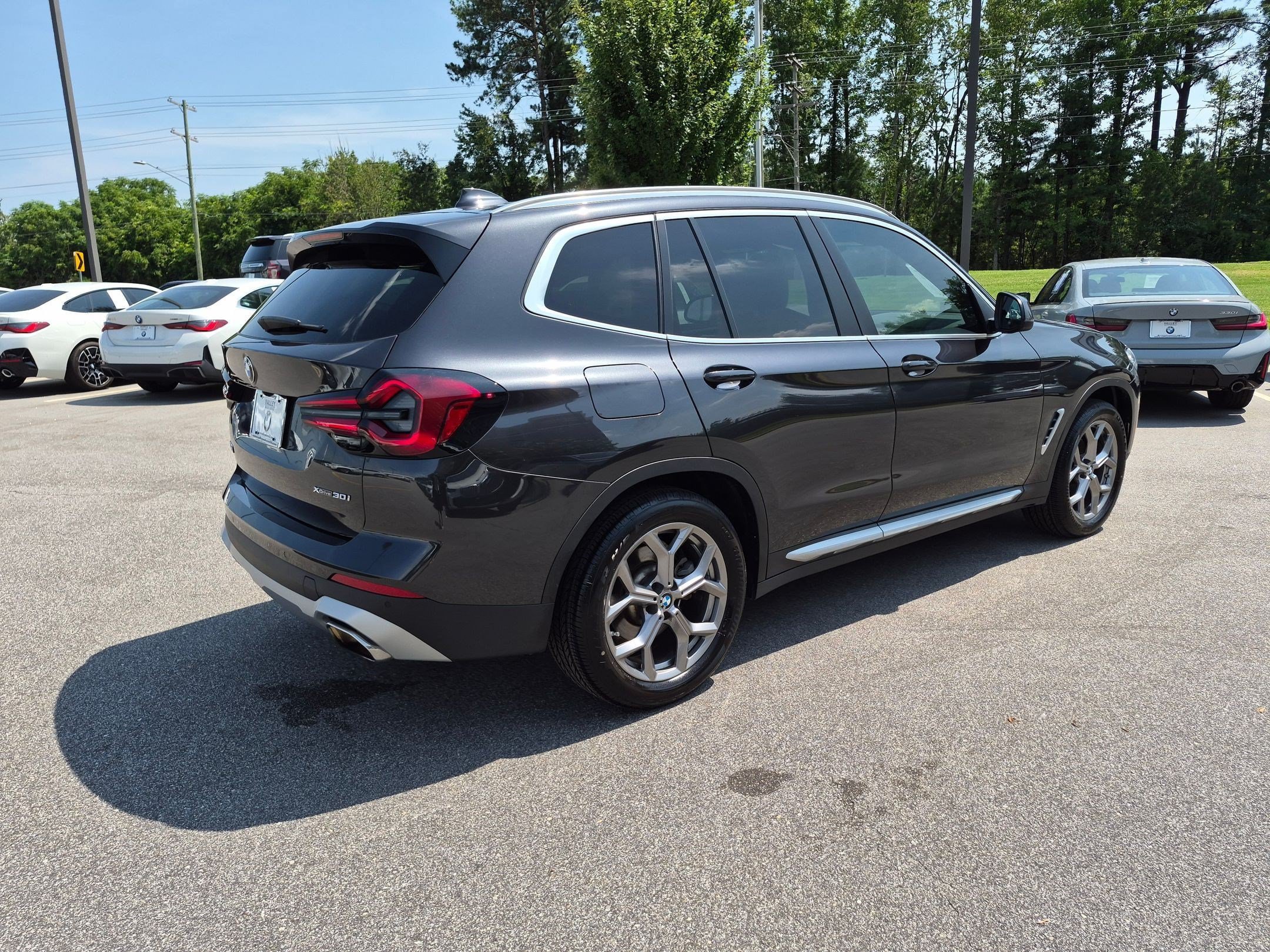 Used 2024 BMW X3 xDrive30i w/ Premium Package w/ZPA AWD/4WD image 3