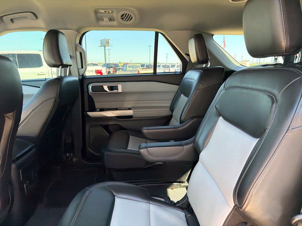 Used 2022 Ford Explorer XLT w/ Equipment Group 202A AWD/4WD image 14