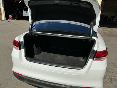 Used 2018 Kia Optima LX image 26