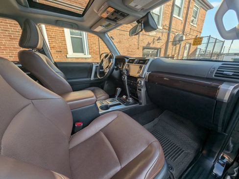 Used 2022 Toyota 4Runner Limited AWD/4WD image 9
