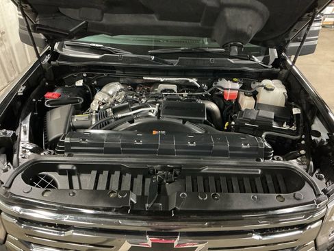 Used 2024 Chevrolet Silverado 2500 High Country w/ High Country Premium Package image 3