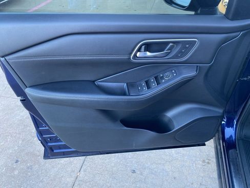 Used 2024 Nissan Rogue Platinum w/ Platinum Premium Package image 12