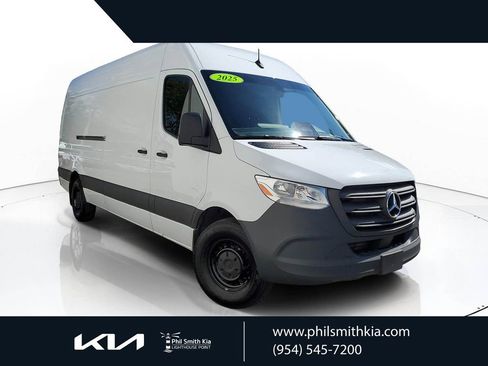Used 2025 Mercedes-Benz Sprinter 2500 image 1
