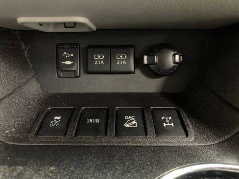 Used 2017 Toyota Highlander XLE AWD/4WD image 22