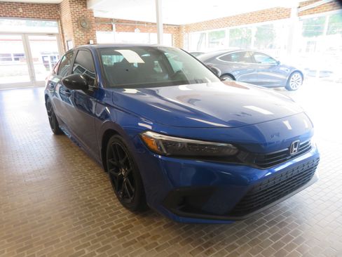 Used 2023 Honda Civic Sport image 3