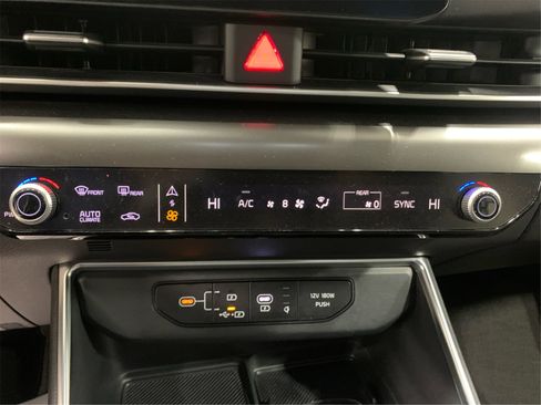 Used 2025 Kia Carnival SX Prestige image 27