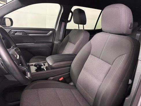 Used 2025 GMC Acadia Elevation image 19