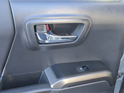 Used 2022 Toyota Tacoma TRD Off-Road image 16