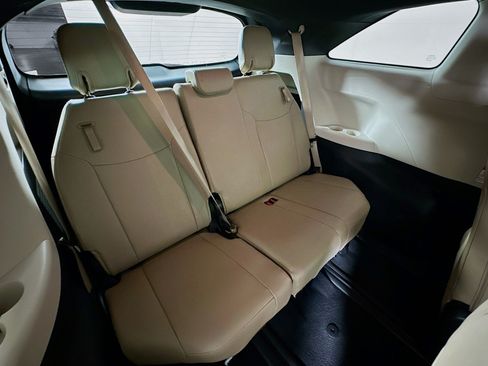 Used 2023 Toyota Sienna XLE FWD image 8