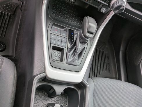 Used 2021 Toyota RAV4 LE image 13