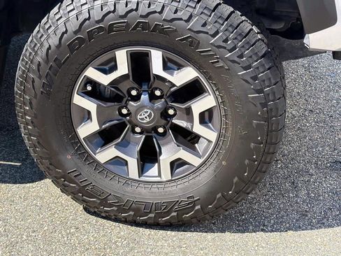 Used 2021 Toyota Tacoma TRD Off-Road w/ Technology Package AWD/4WD image 6