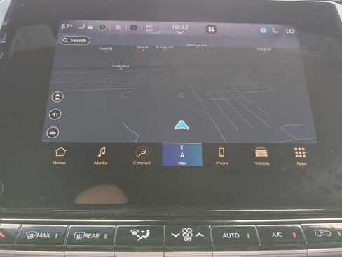 Used 2023 Jeep Wagoneer L Series III w/ Preferred Equipment Group image 17