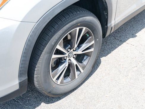 Used 2019 Toyota Highlander LE FWD image 9