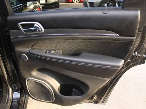 Used 2016 Jeep Grand Cherokee SRT AWD/4WD image 21