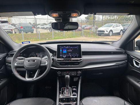 Used 2025 Jeep Compass Trailhawk image 32