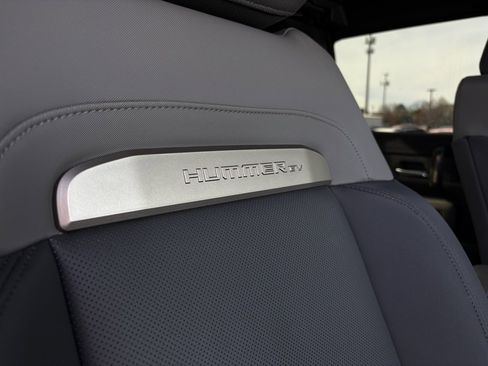 Used 2025 GMC Hummer EV 2X image 31